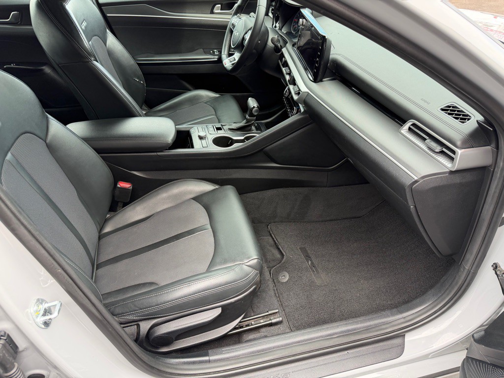 2022 Kia K5 Image 26