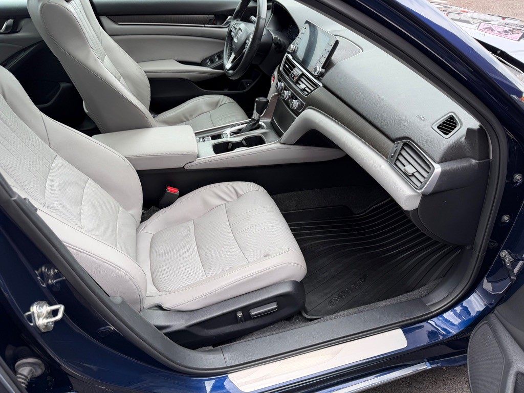 2018 Honda Accord Image 24