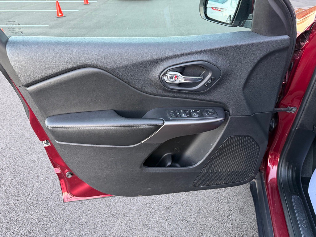 2019 Jeep Cherokee Image 11