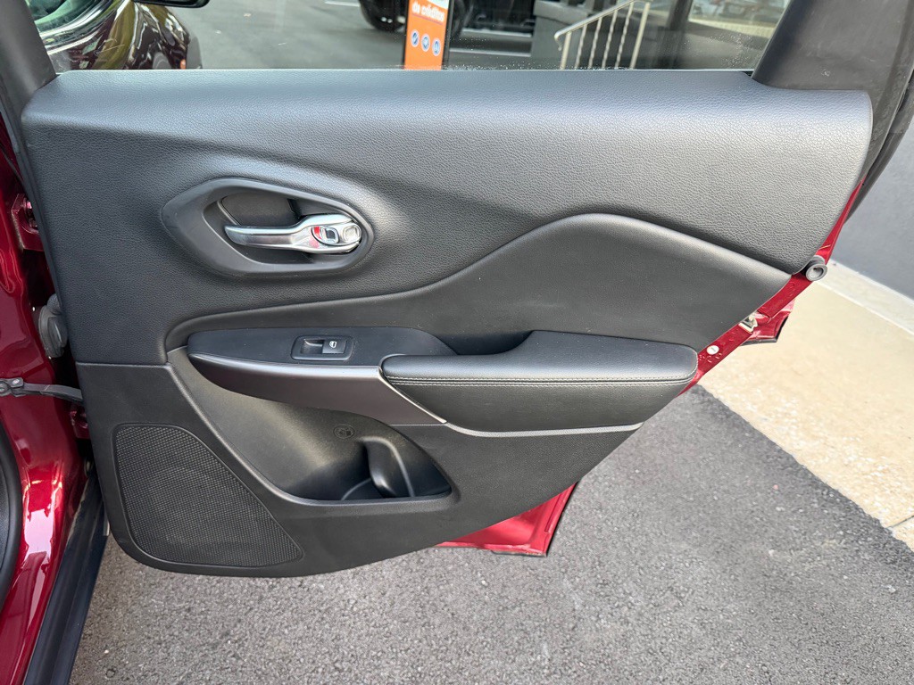 2019 Jeep Cherokee Image 24
