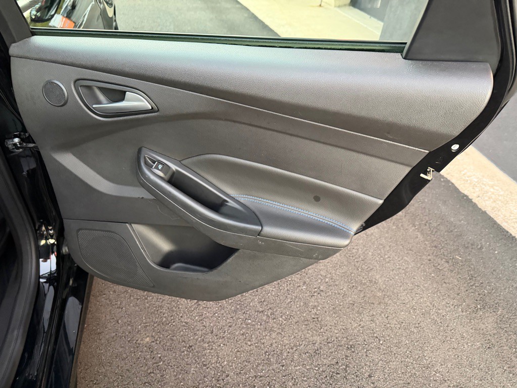 2017 Ford Focus Image 25