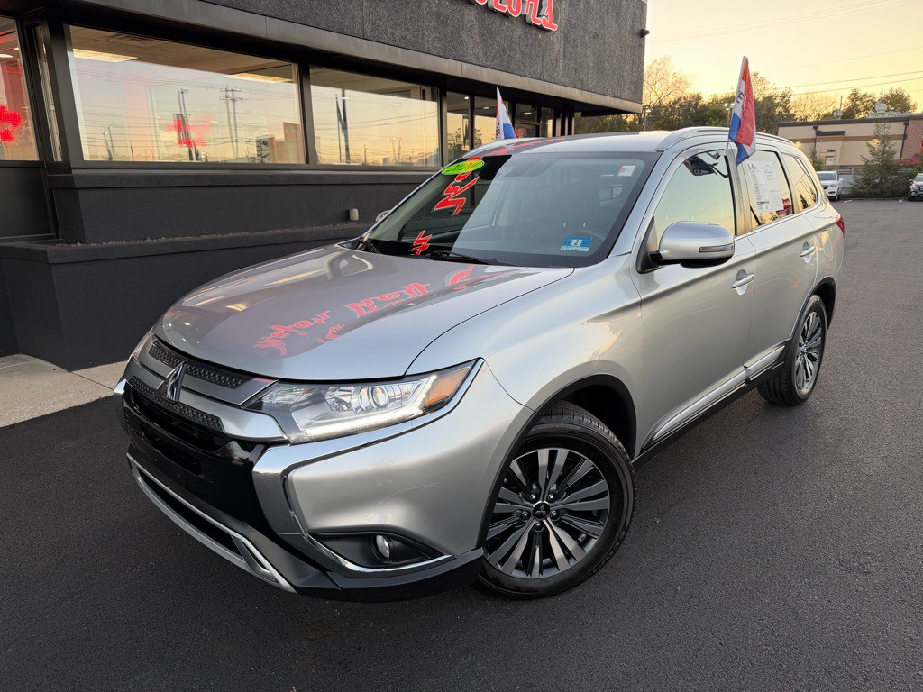 2020 Mitsubishi Outlander Image 2