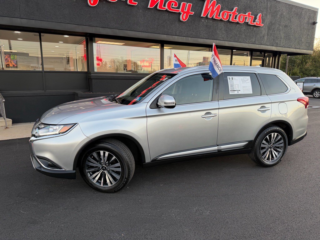 2020 Mitsubishi Outlander Image 3