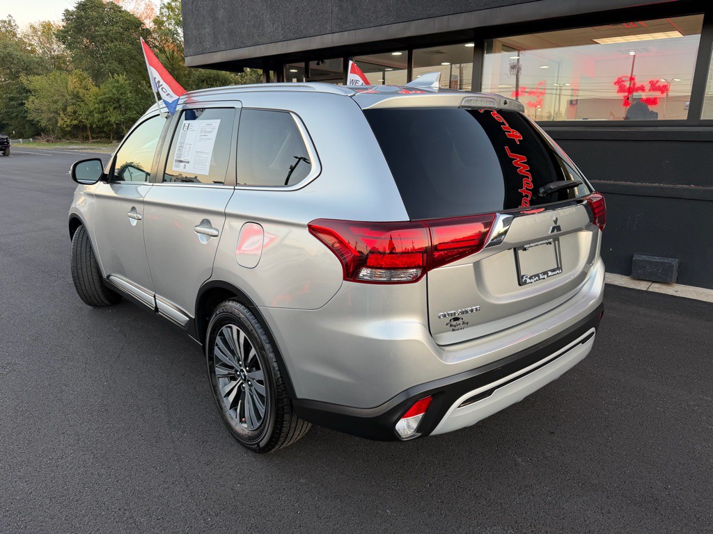 2020 Mitsubishi Outlander Image 4