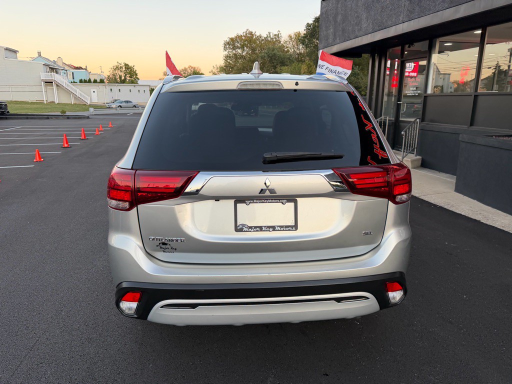 2020 Mitsubishi Outlander Image 5