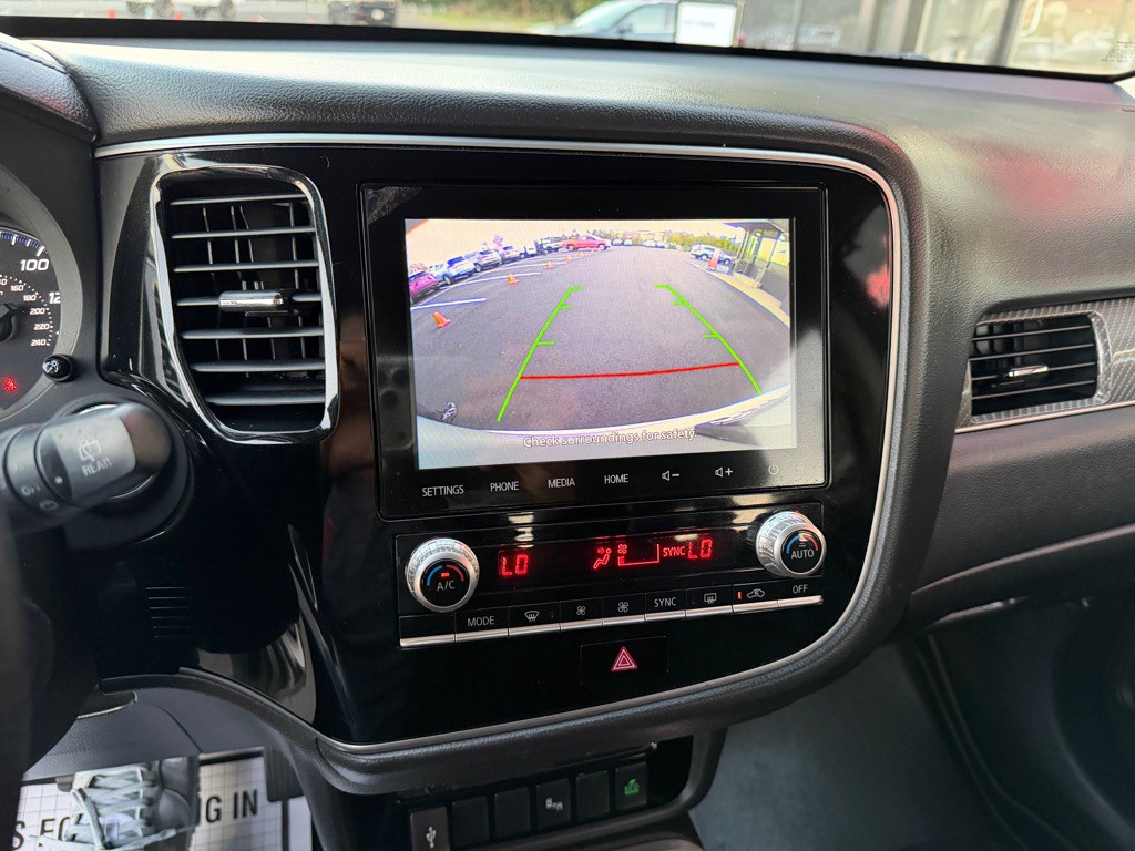 2020 Mitsubishi Outlander Image 16