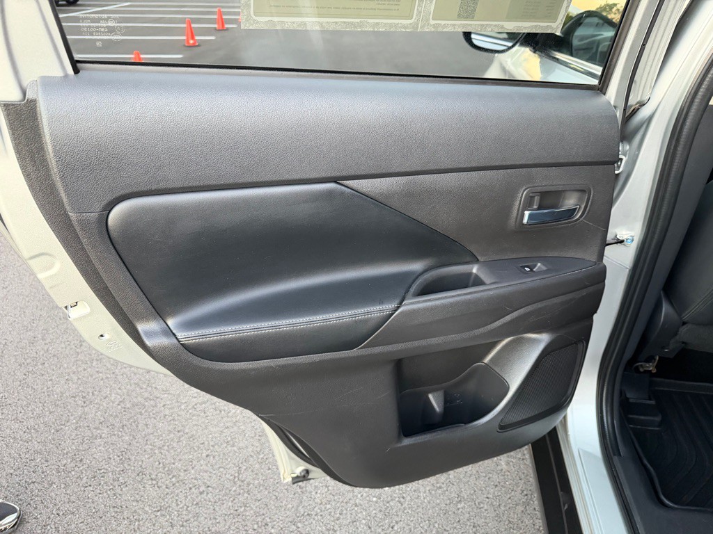 2020 Mitsubishi Outlander Image 18