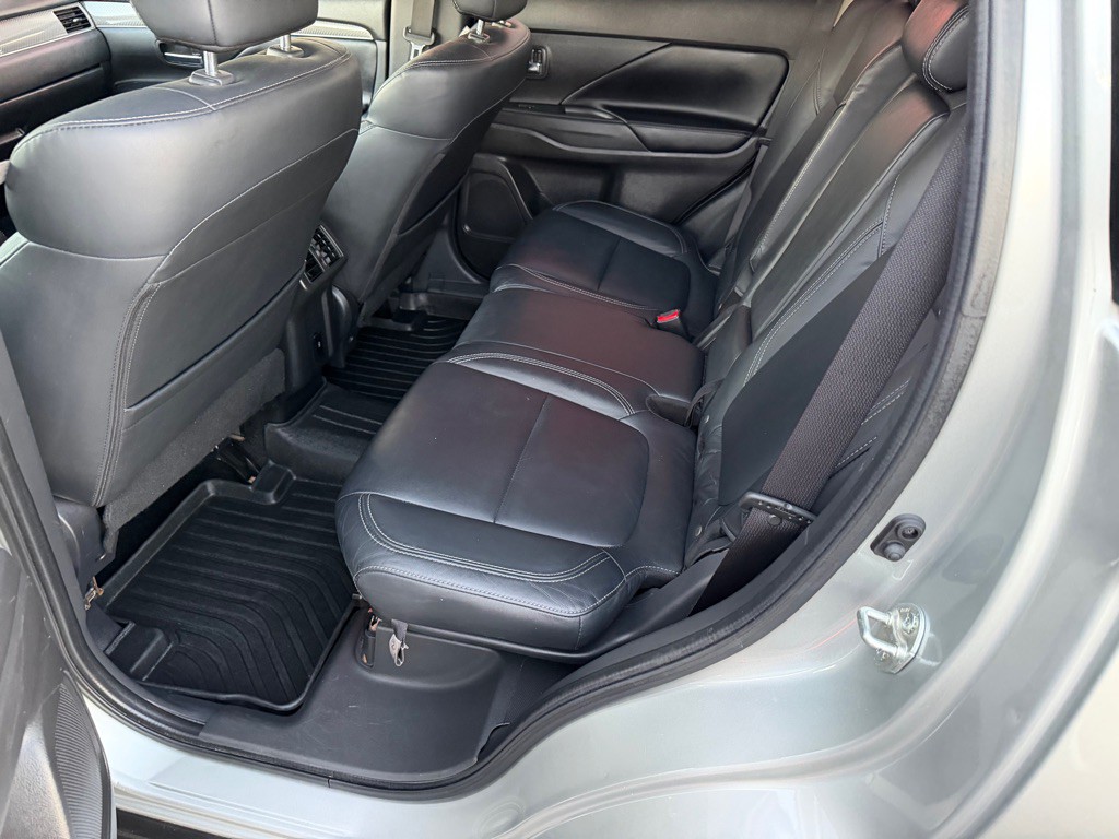 2020 Mitsubishi Outlander Image 19