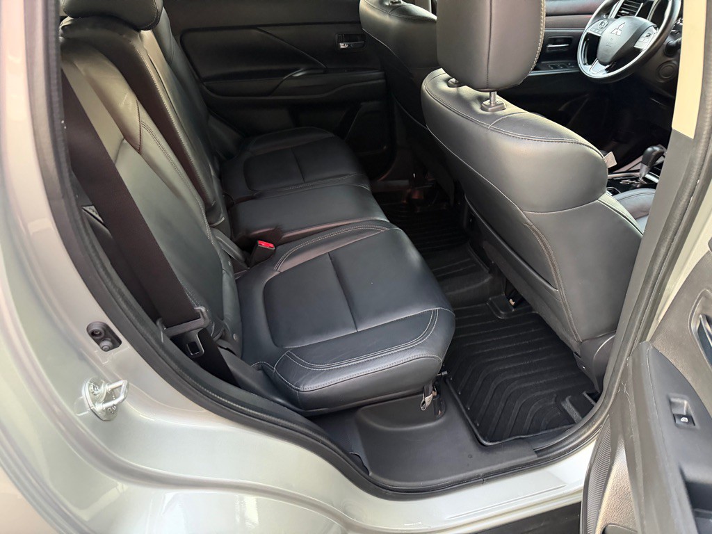 2020 Mitsubishi Outlander Image 24