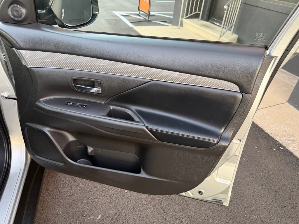 2020 Mitsubishi Outlander Image 26