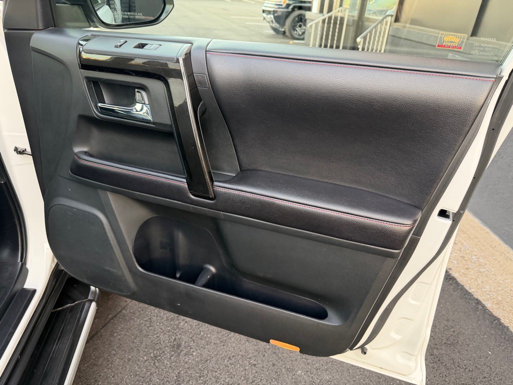 2016 Toyota 4Runner Image 25