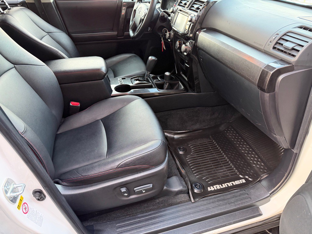 2016 Toyota 4Runner Image 26