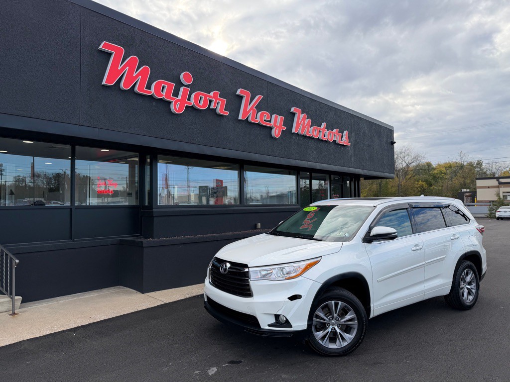 2015 Toyota Highlander Image 1