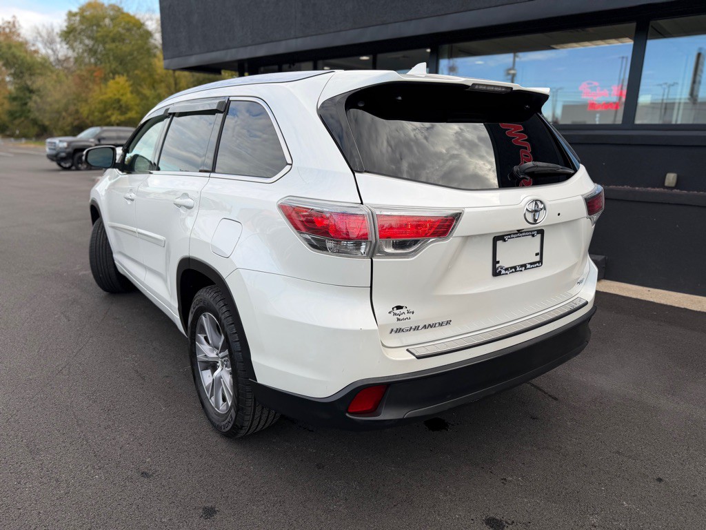 2015 Toyota Highlander Image 4