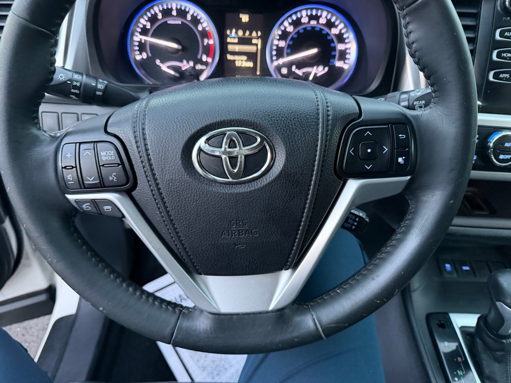 2015 Toyota Highlander Image 16