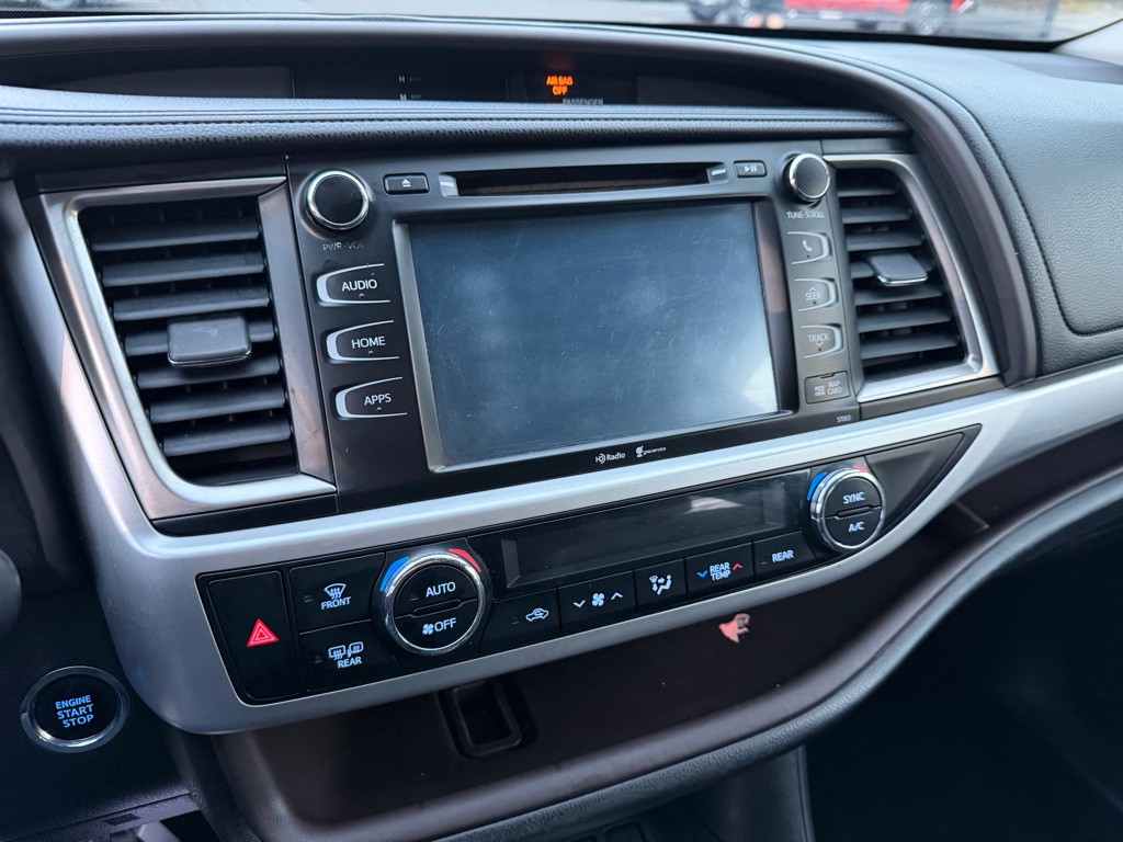 2015 Toyota Highlander Image 17