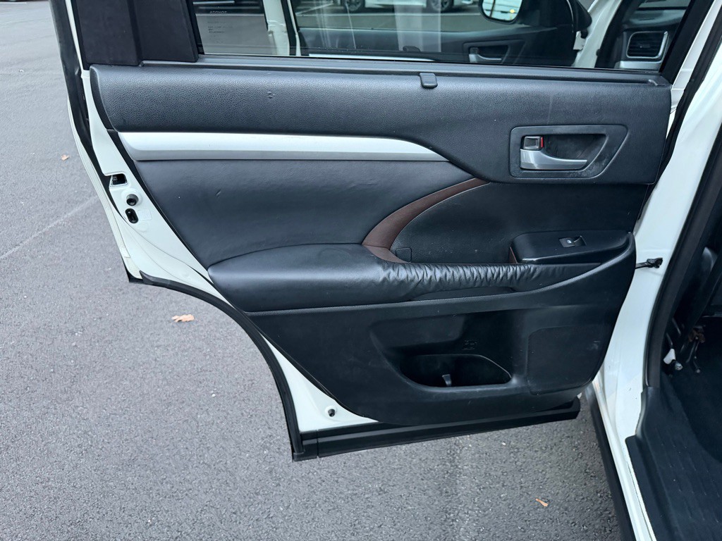 2015 Toyota Highlander Image 19