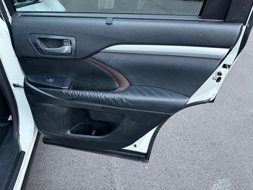 2015 Toyota Highlander Image 24