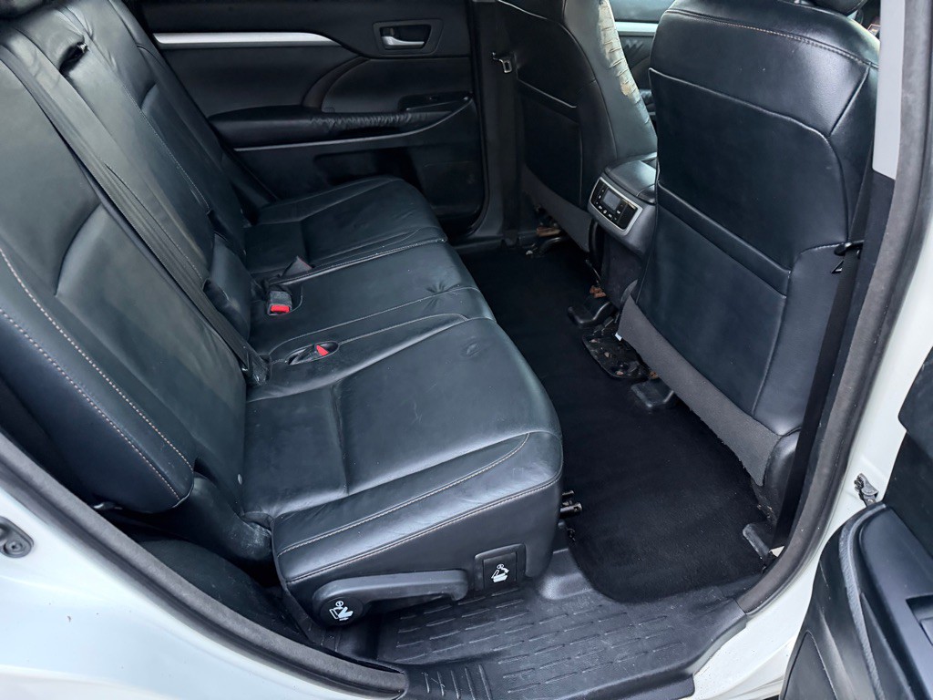 2015 Toyota Highlander Image 25