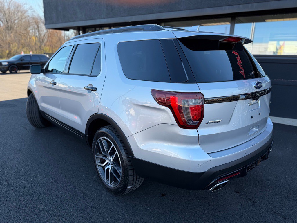 2016 Ford Explorer Image 4