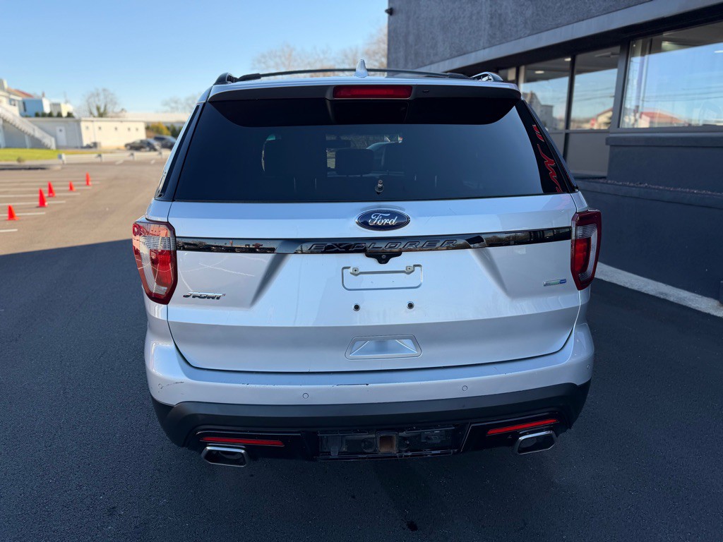 2016 Ford Explorer Image 5