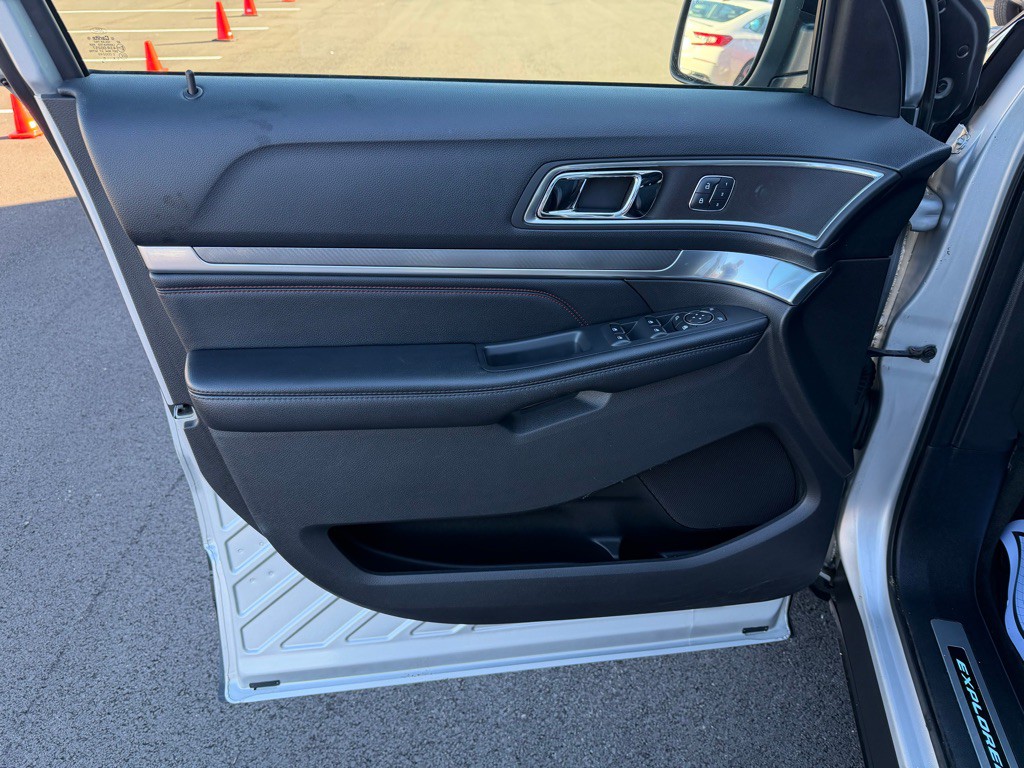 2016 Ford Explorer Image 12