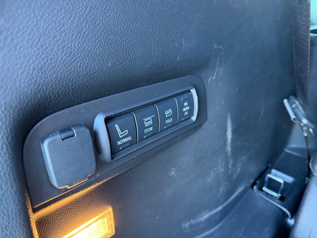 2016 Ford Explorer Image 25