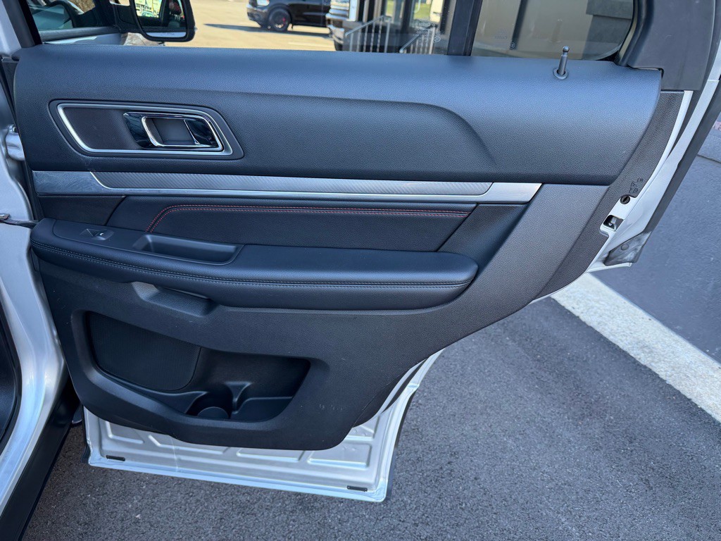 2016 Ford Explorer Image 27
