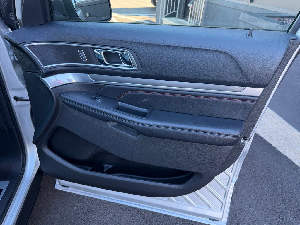 2016 Ford Explorer Image 29