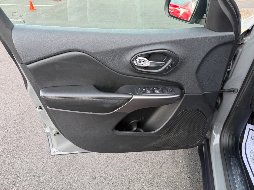 2019 Jeep Cherokee Image 11