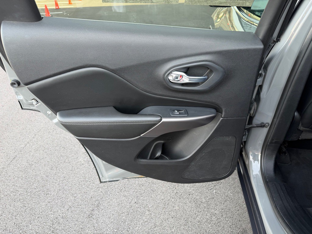 2019 Jeep Cherokee Image 18