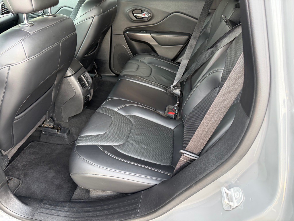 2019 Jeep Cherokee Image 19