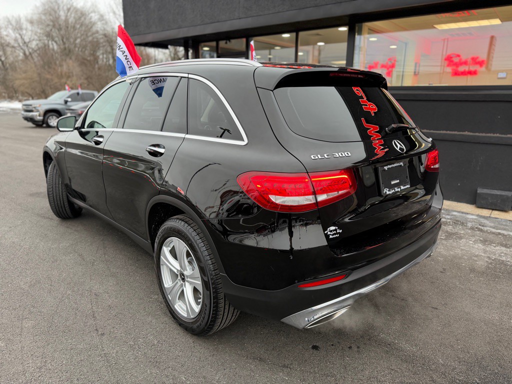 2018 Mercedes-Benz GLC-Class Image 3