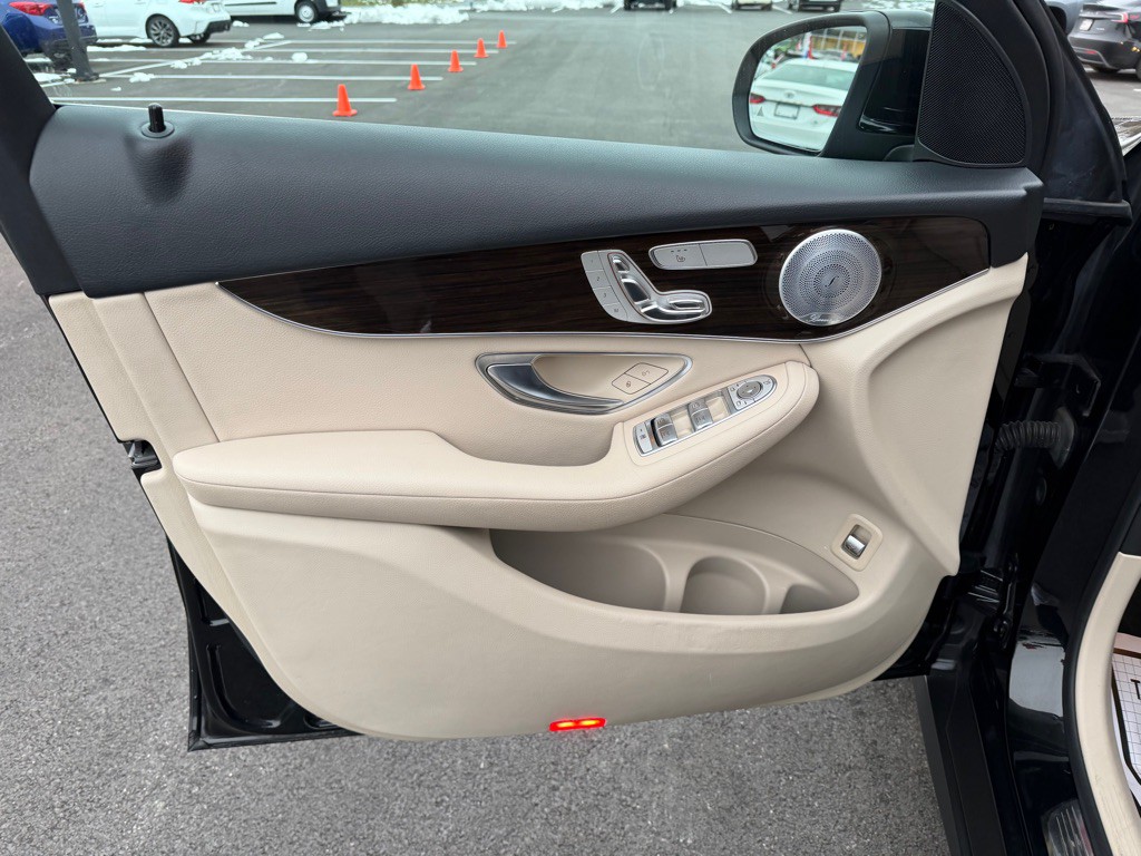 2018 Mercedes-Benz GLC-Class Image 11