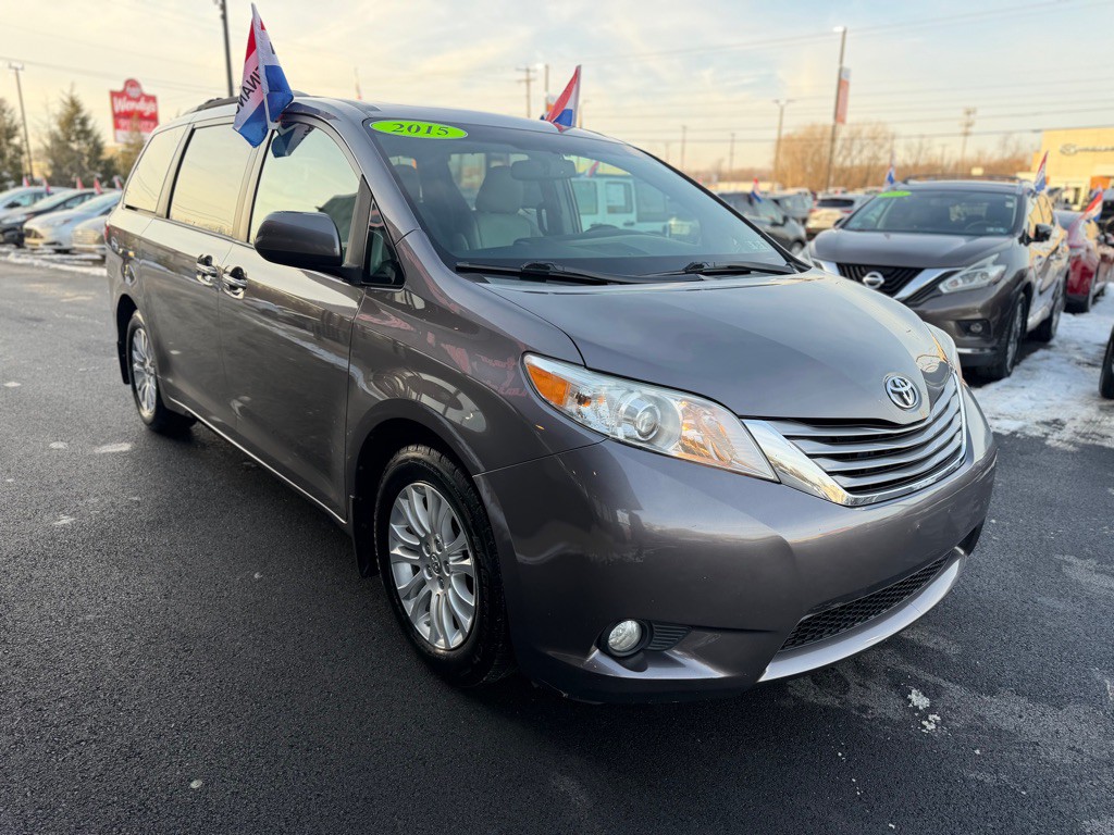2015 Toyota Sienna Image 8