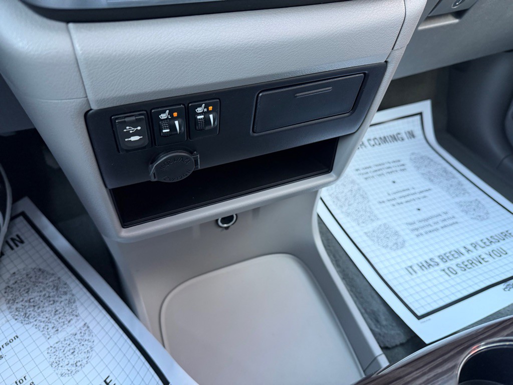 2015 Toyota Sienna Image 18