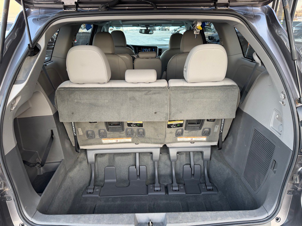 2015 Toyota Sienna Image 22