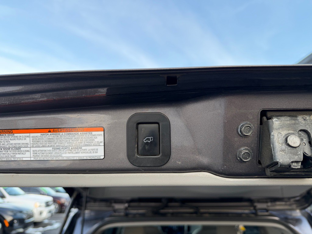 2015 Toyota Sienna Image 23