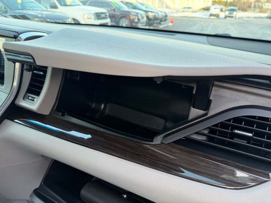 2015 Toyota Sienna Image 28