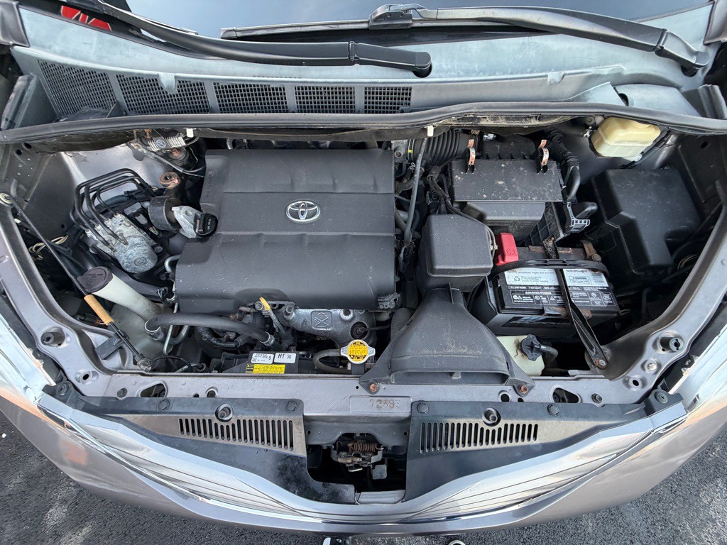 2015 Toyota Sienna Image 30