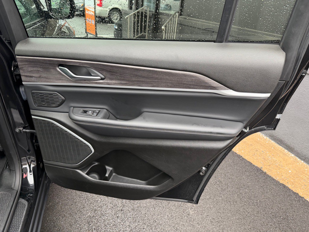 2022 Jeep Grand Cherokee Image 28