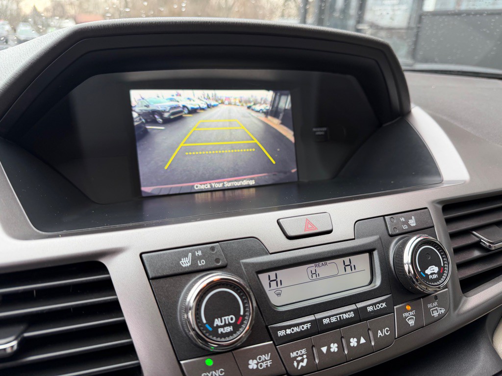 2015 Honda Odyssey Image 17