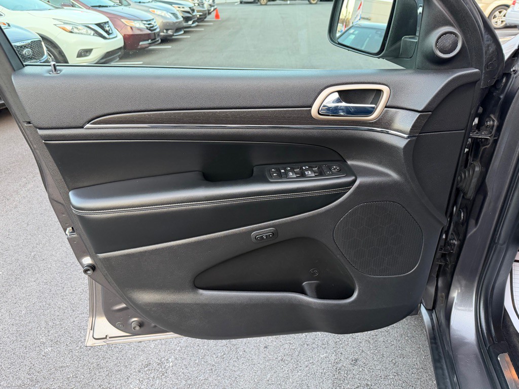 2016 Jeep Grand Cherokee Image 12