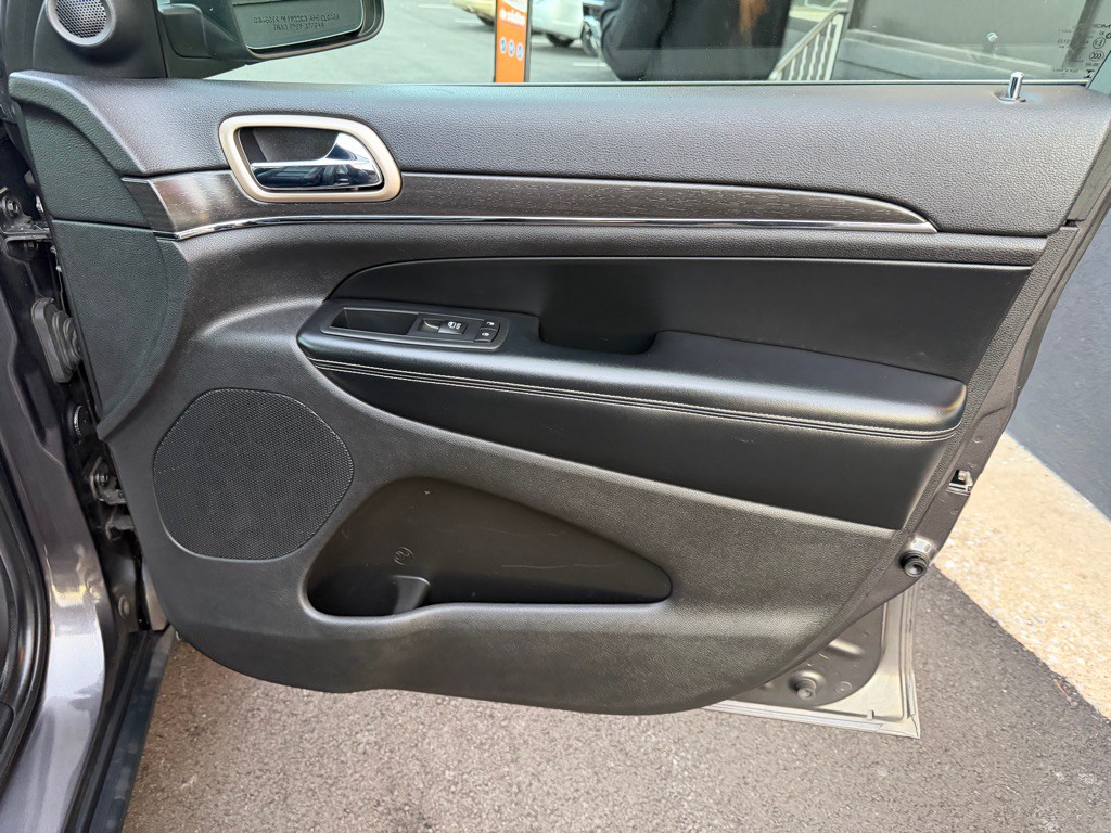 2016 Jeep Grand Cherokee Image 26