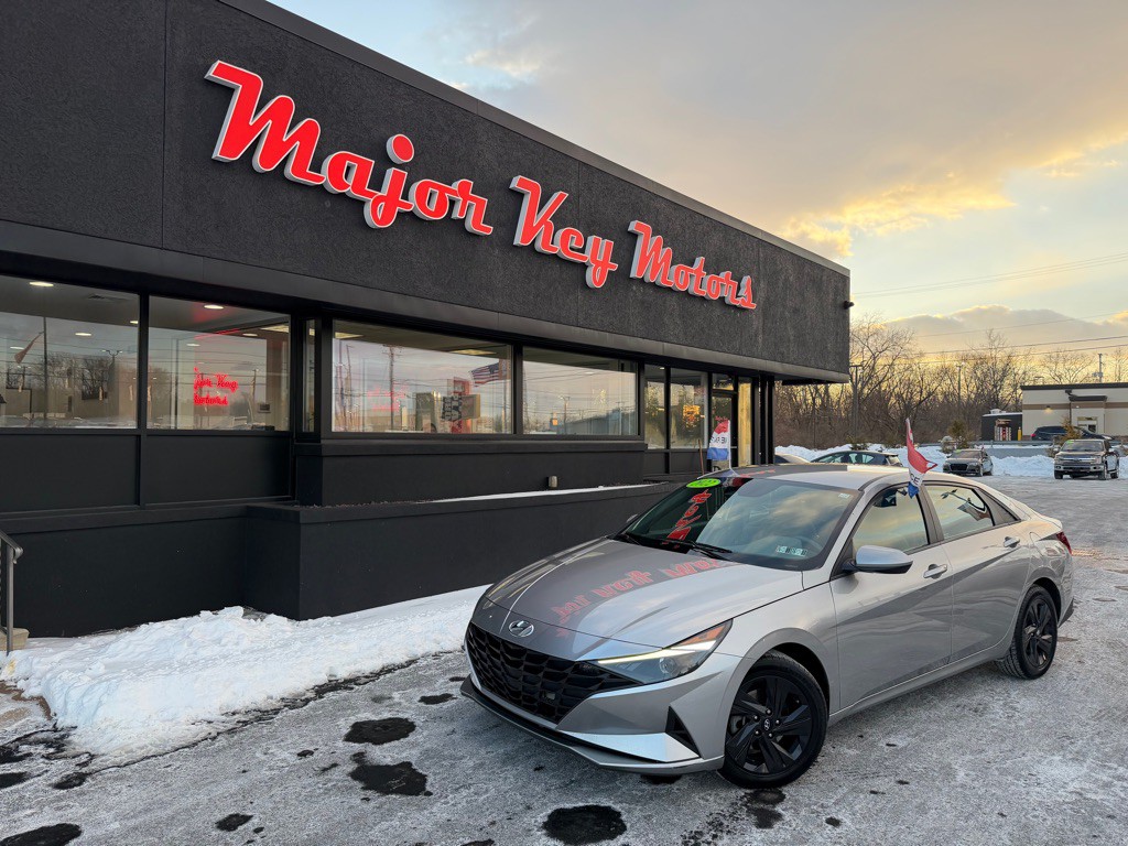 2022 Hyundai Elantra Image 1