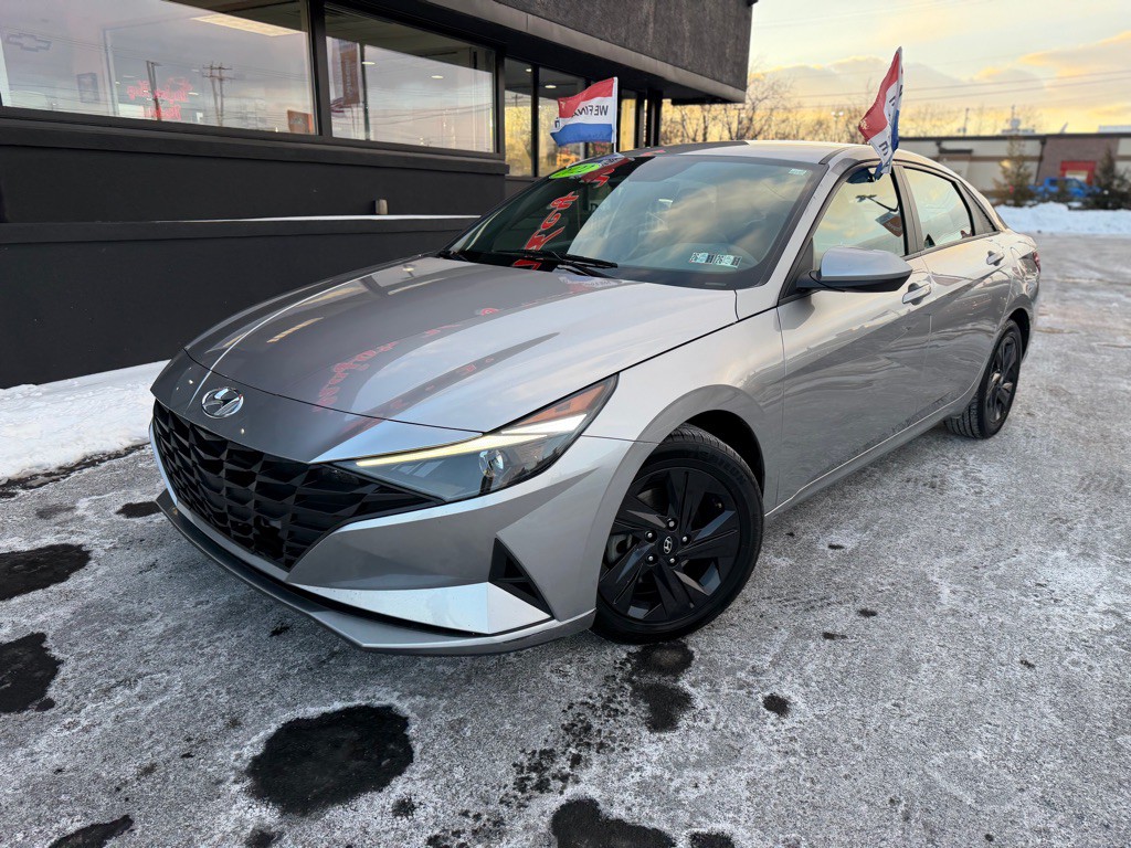 2022 Hyundai Elantra Image 2