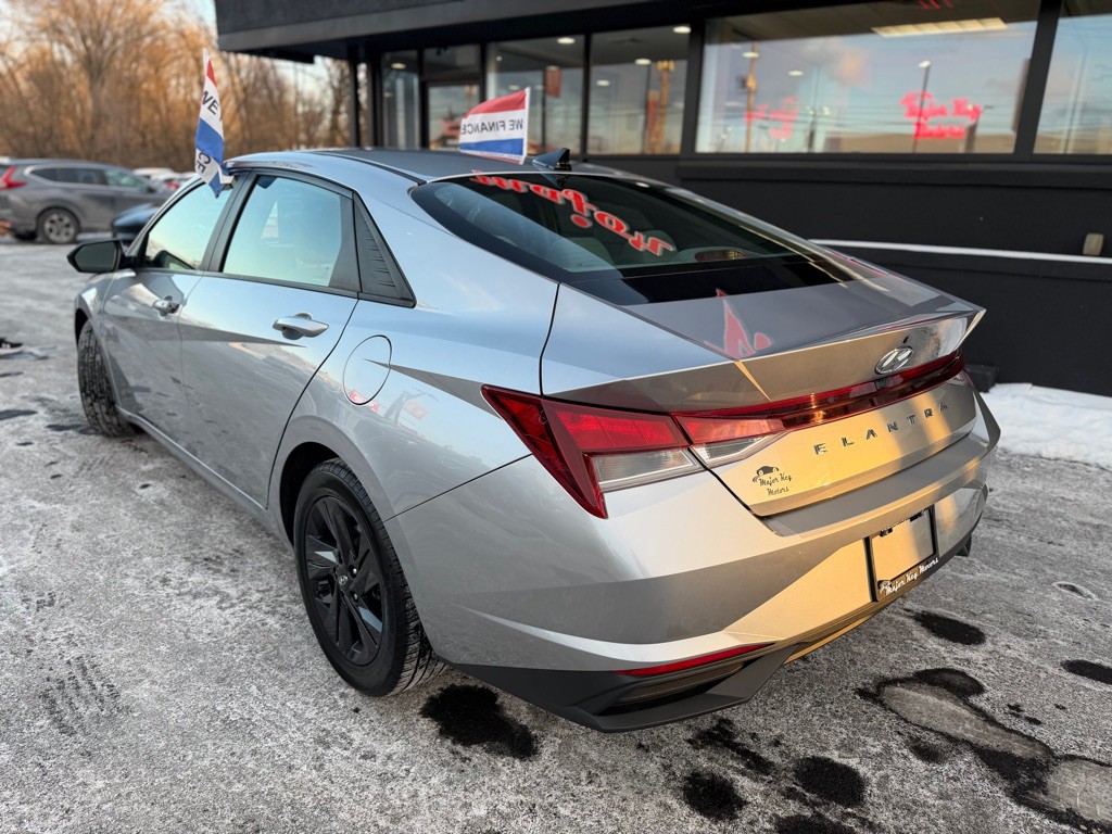 2022 Hyundai Elantra Image 4