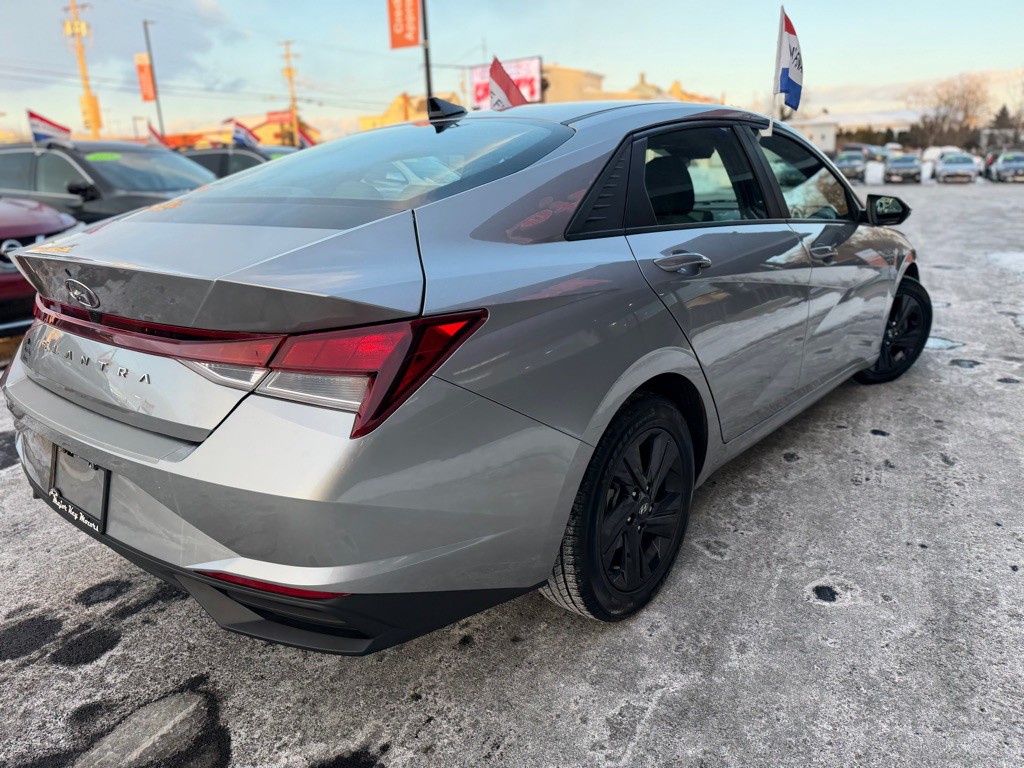 2022 Hyundai Elantra Image 6