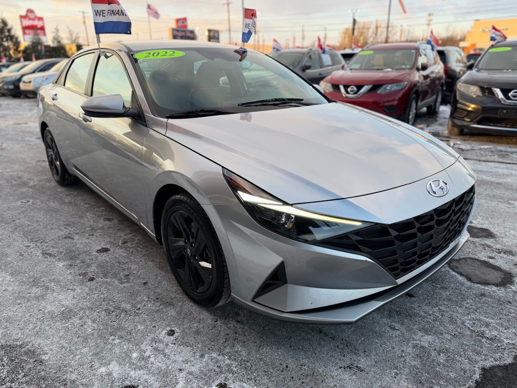 2022 Hyundai Elantra Image 8