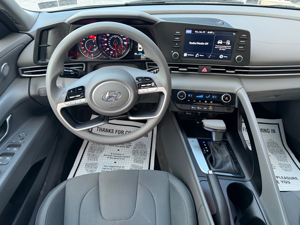 2022 Hyundai Elantra Image 10